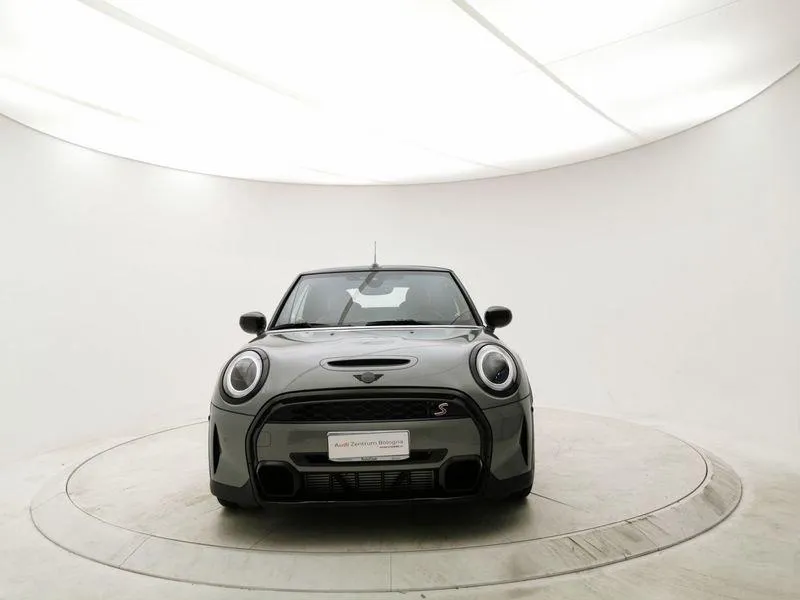 MINI Mini Cooper S Resolute Cabrio Image 2