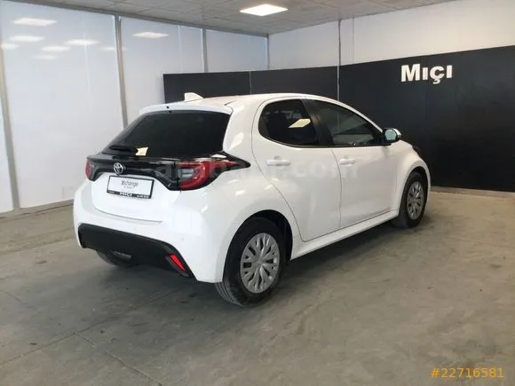 Toyota Yaris 1.5 Flame Image 4